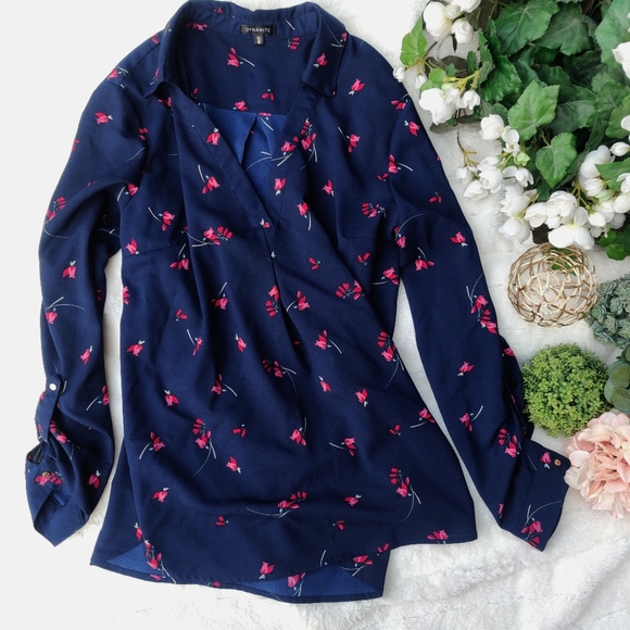 Dynamite Navy semi-button down floral blouse - Picture 1 of 2